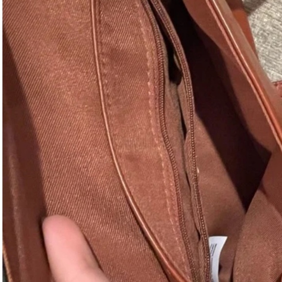 Elegant Brown Leather Crossbody Bag Universal Thread EuC - Picture 5 of 6